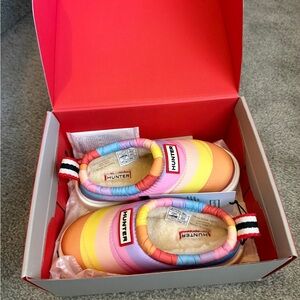 Kids size 11 Hunter slides